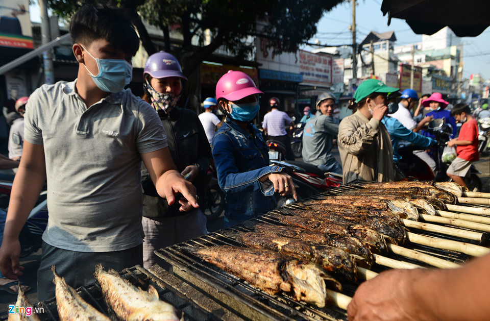Chủ quán Sài Gòn nướng 3.000 cá lóc bán ngày Thần Tài